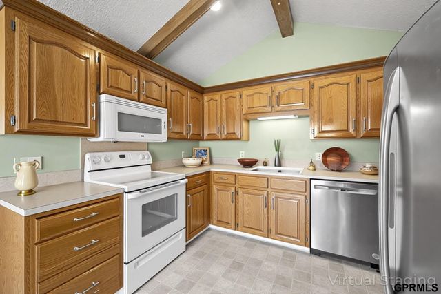 3728 Schuemann Drive, Bellevue, NE 68123