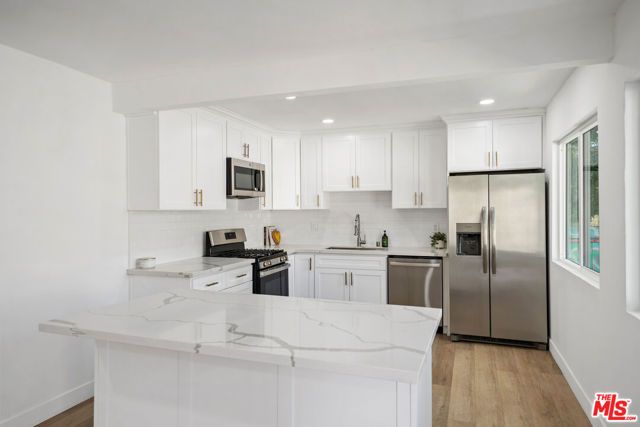 733 N Hayworth Avenue 2, Los Angeles, CA 90046
