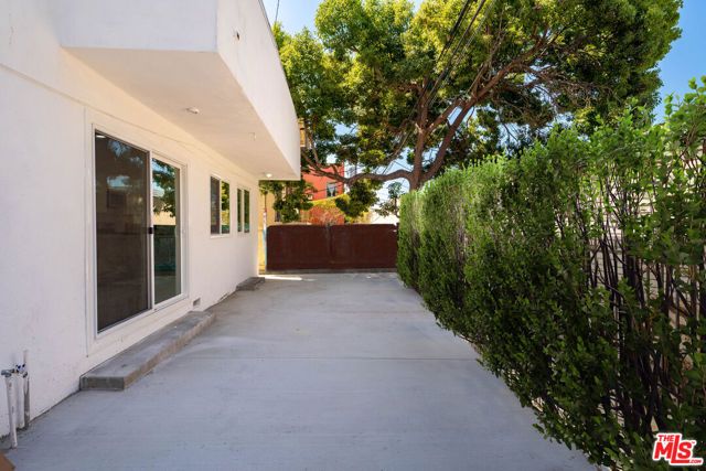 733 N Hayworth Avenue 2, Los Angeles, CA 90046