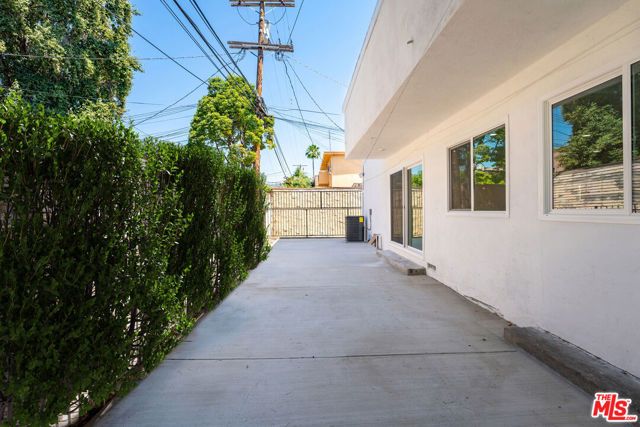 733 N Hayworth Avenue 2, Los Angeles, CA 90046