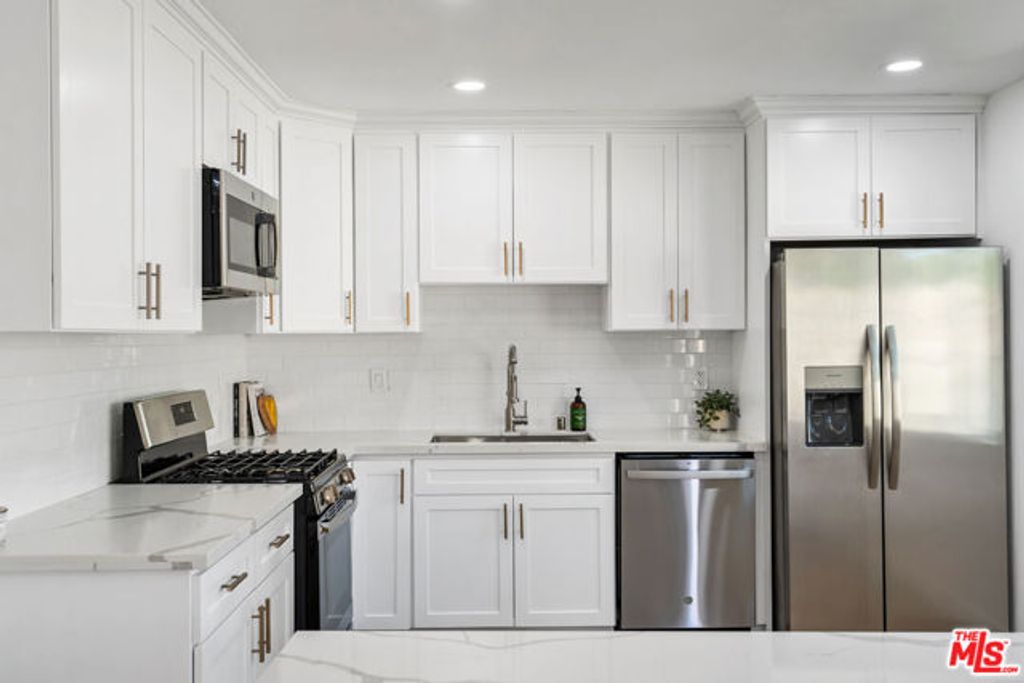 733 N Hayworth Avenue 2, Los Angeles, CA 90046