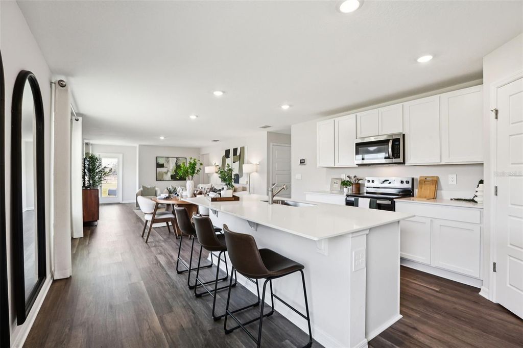 Image 11 of property listing at 206 BULL FROG LANE, Umatilla, FL 32784