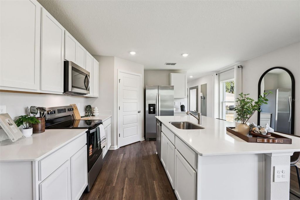 Image 13 of property listing at 206 BULL FROG LANE, Umatilla, FL 32784