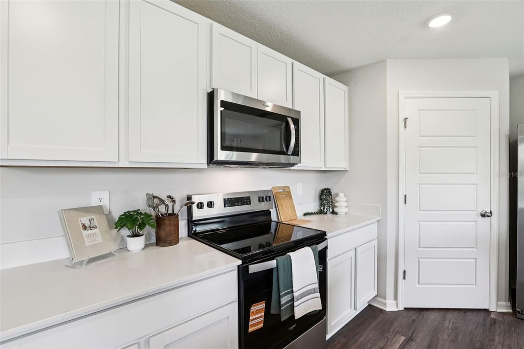 Image 14 of property listing at 206 BULL FROG LANE, Umatilla, FL 32784