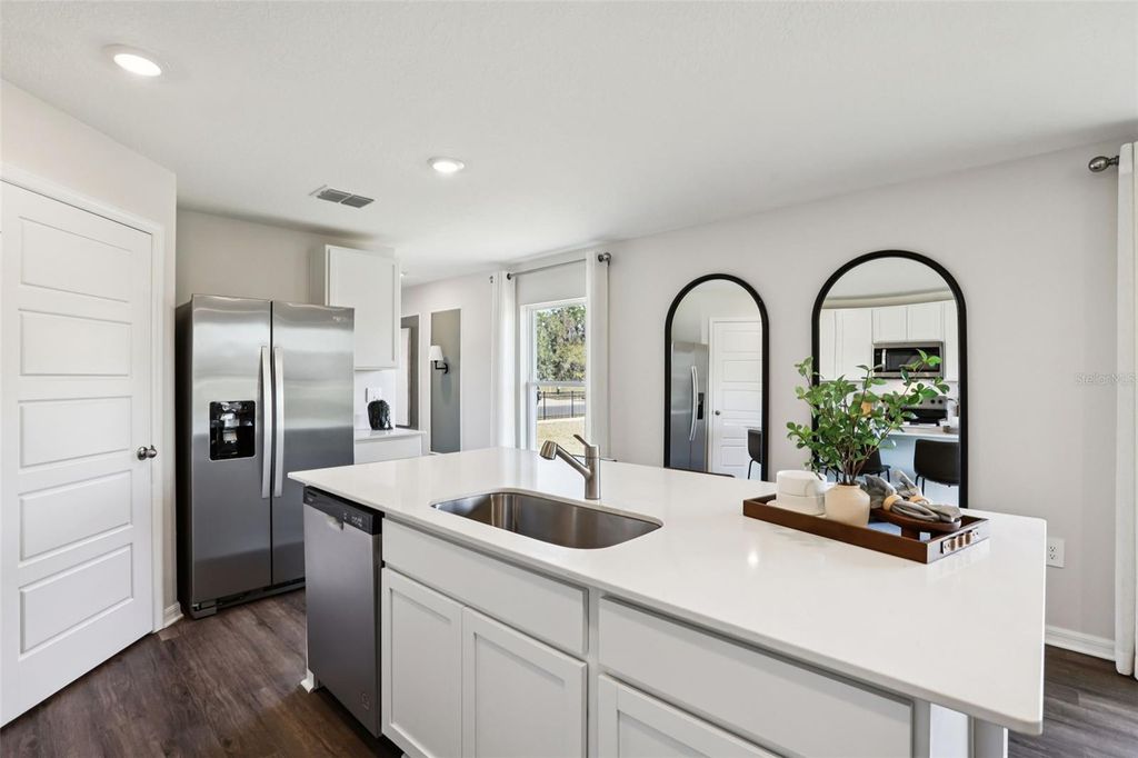 Image 15 of property listing at 206 BULL FROG LANE, Umatilla, FL 32784