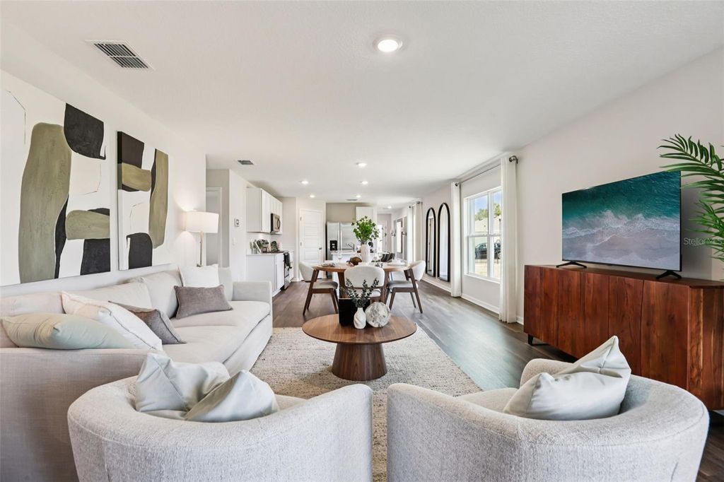 Image 5 of property listing at 206 BULL FROG LANE, Umatilla, FL 32784