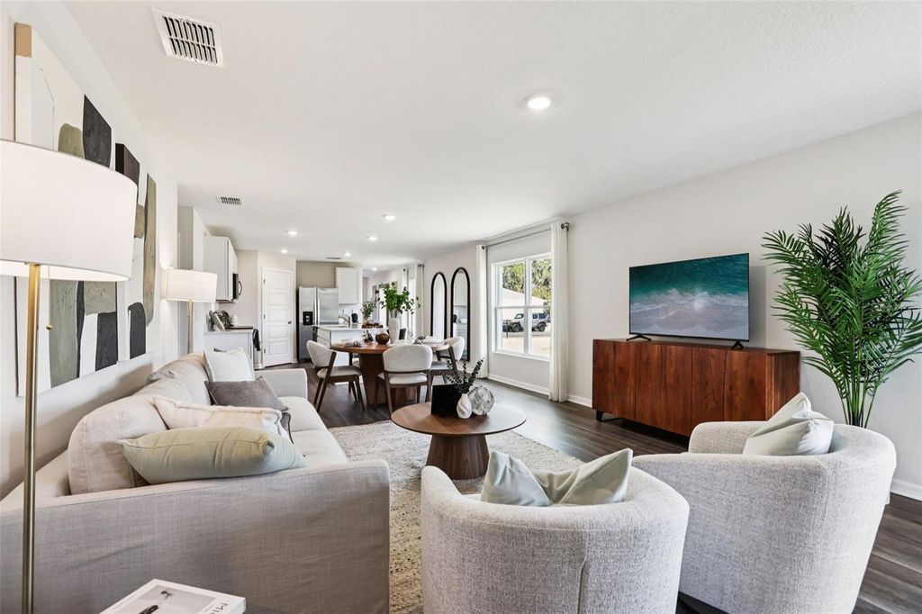 Image 6 of property listing at 206 BULL FROG LANE, Umatilla, FL 32784