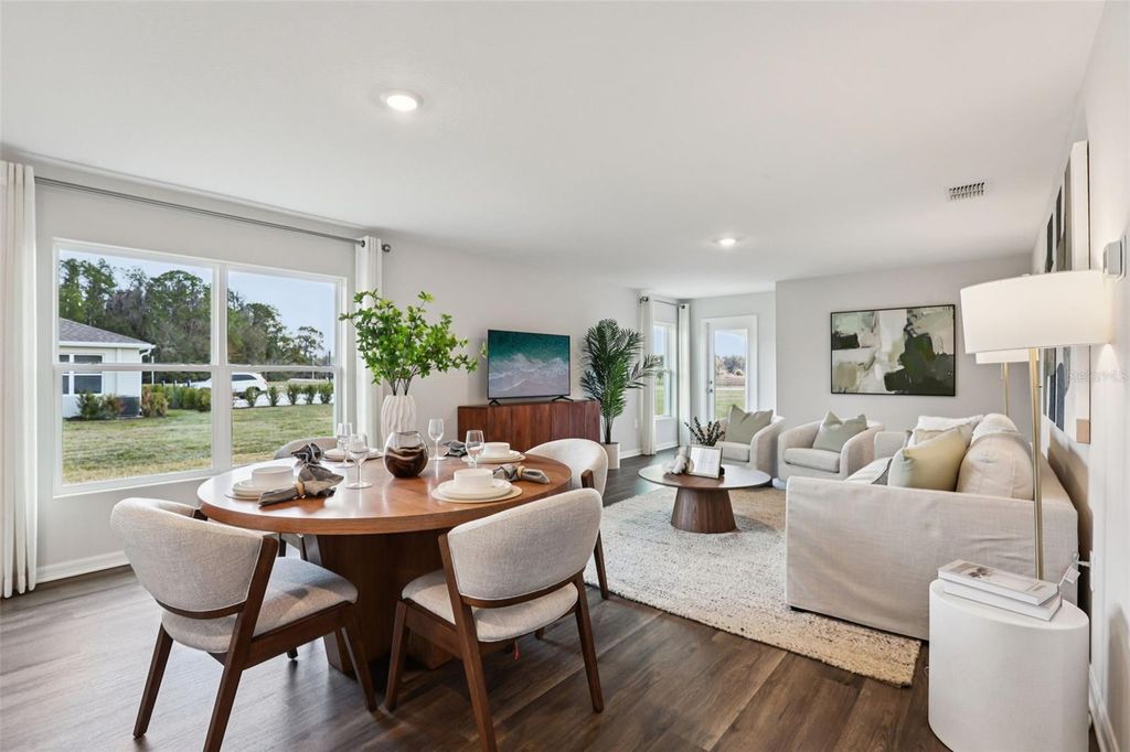 Image 9 of property listing at 206 BULL FROG LANE, Umatilla, FL 32784