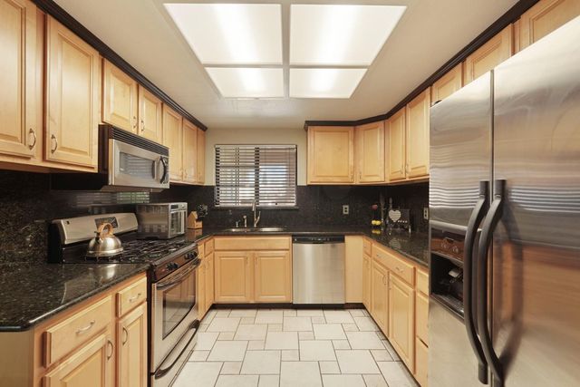 2536 Bayberry Dr, Lodi, CA 95242