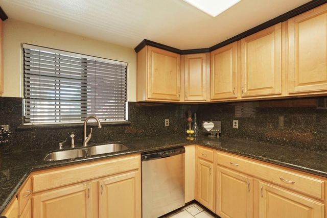 2536 Bayberry Dr, Lodi, CA 95242