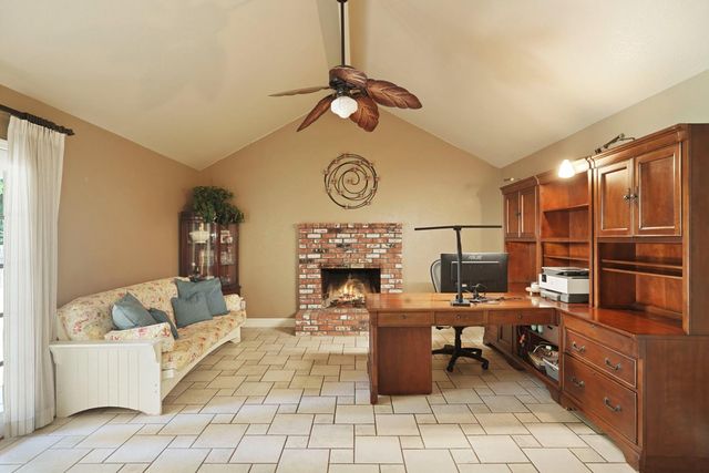2536 Bayberry Dr, Lodi, CA 95242