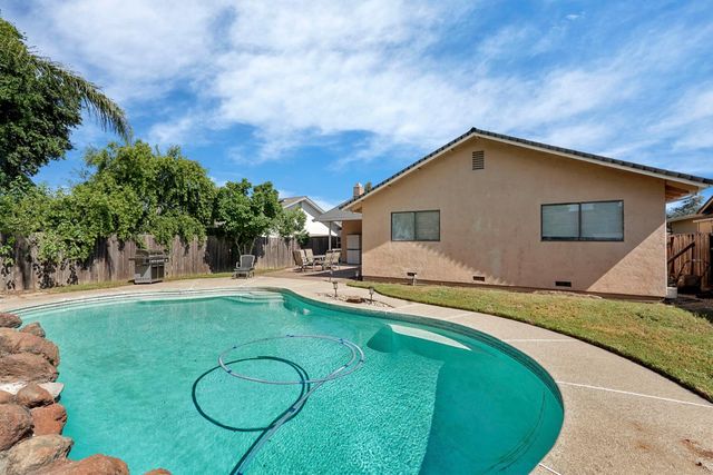 2536 Bayberry Dr, Lodi, CA 95242