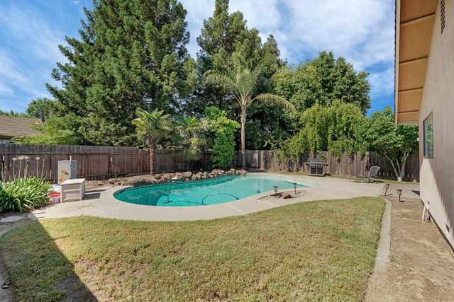 2536 Bayberry Dr, Lodi, CA 95242