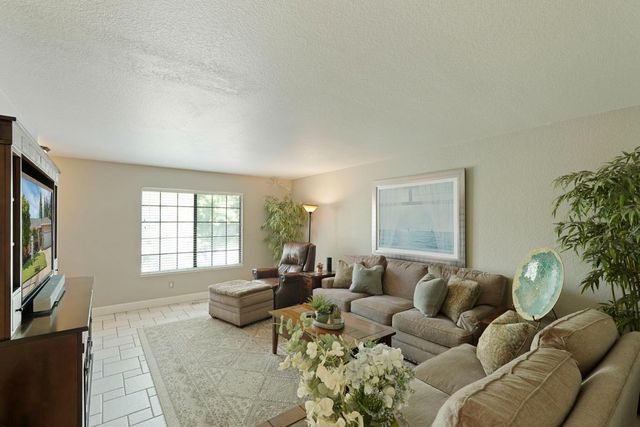 2536 Bayberry Dr, Lodi, CA 95242