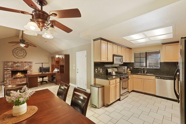 2536 Bayberry Dr, Lodi, CA 95242