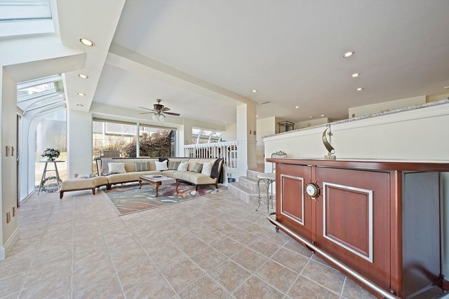 25 Oceanside Drive 25, Hull, MA 02045