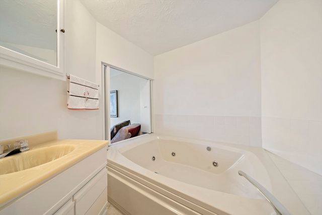 25 Oceanside Drive 25, Hull, MA 02045