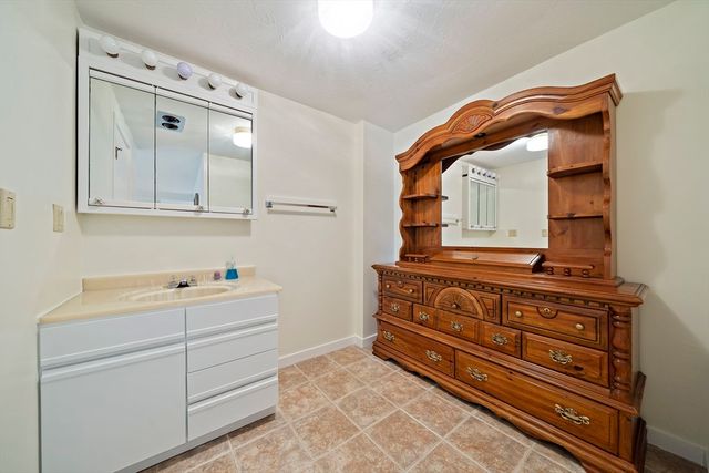 25 Oceanside Drive 25, Hull, MA 02045