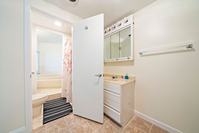 25 Oceanside Drive 25, Hull, MA 02045