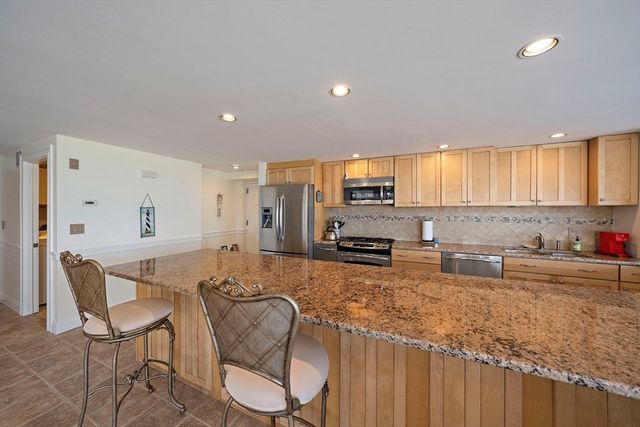 25 Oceanside Drive 25, Hull, MA 02045