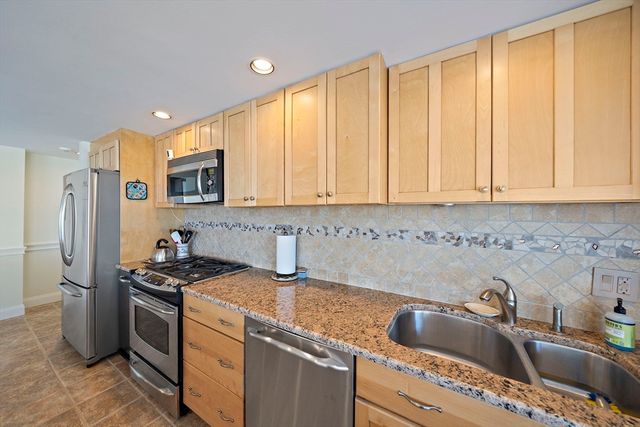 25 Oceanside Drive 25, Hull, MA 02045