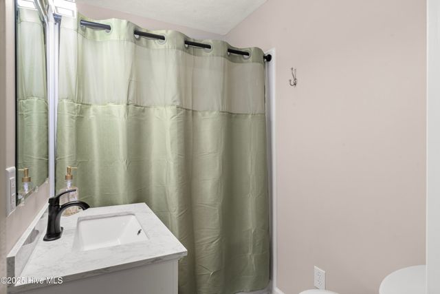 114 W Murray Street, Wallace, NC 28466