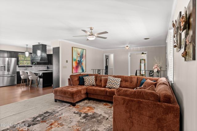 114 W Murray Street, Wallace, NC 28466