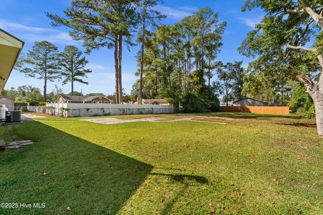 114 W Murray Street, Wallace, NC 28466