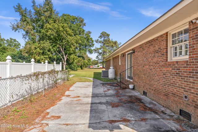 114 W Murray Street, Wallace, NC 28466