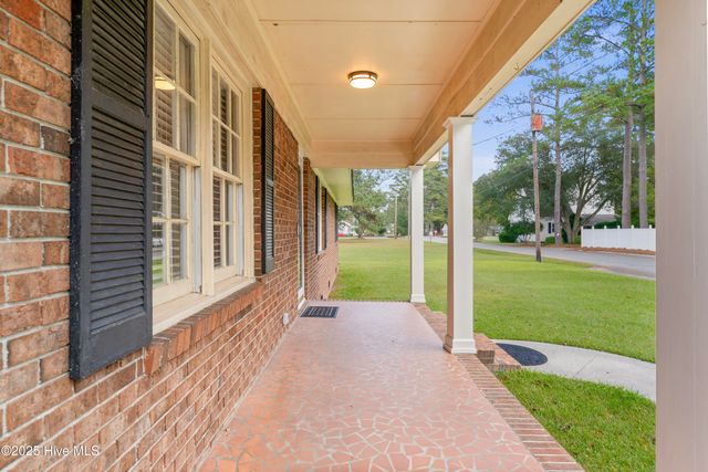 114 W Murray Street, Wallace, NC 28466