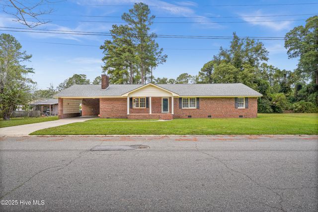 114 W Murray Street, Wallace, NC 28466