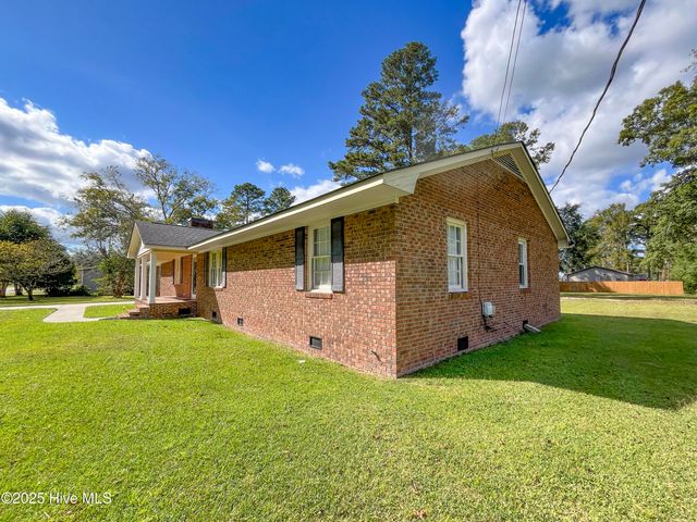 114 W Murray Street, Wallace, NC 28466