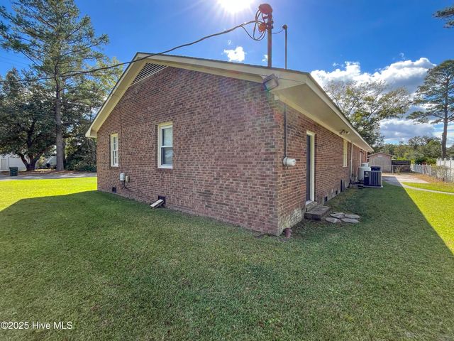 114 W Murray Street, Wallace, NC 28466