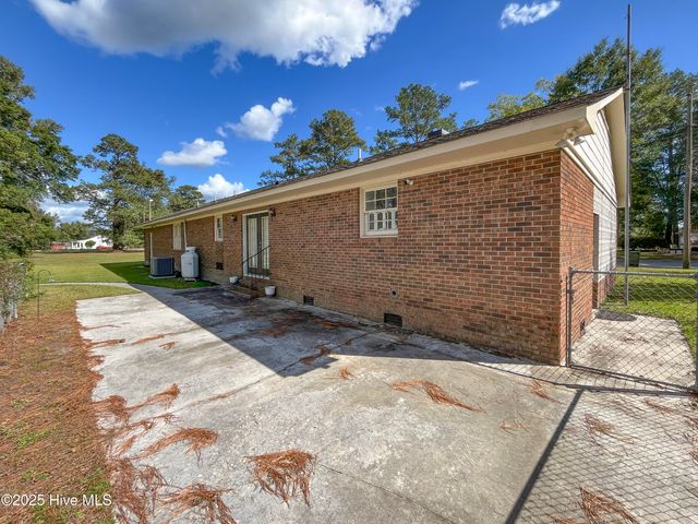 114 W Murray Street, Wallace, NC 28466