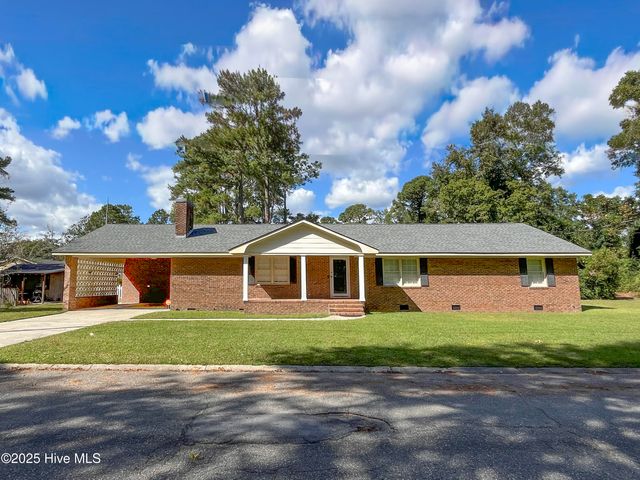 114 W Murray Street, Wallace, NC 28466