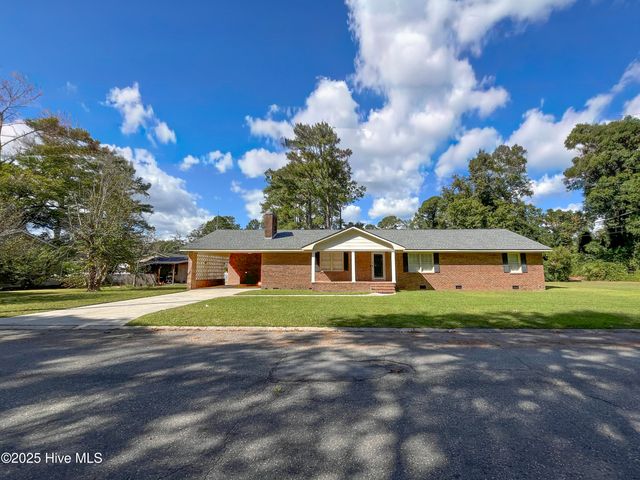 114 W Murray Street, Wallace, NC 28466