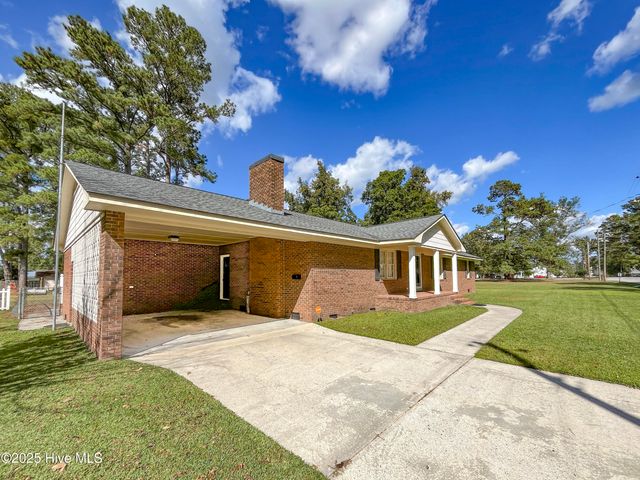 114 W Murray Street, Wallace, NC 28466