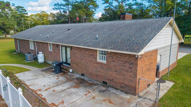114 W Murray Street, Wallace, NC 28466