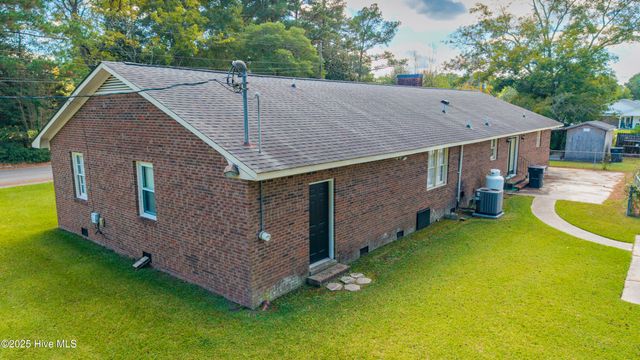 114 W Murray Street, Wallace, NC 28466
