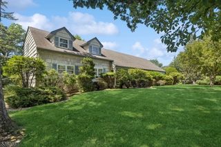 18 Pin Oak Rd, West Caldwell Twp., NJ 07006