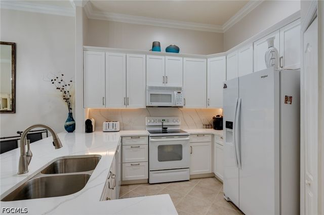 1118 Sweetwater LN 1305, Naples, FL 34110