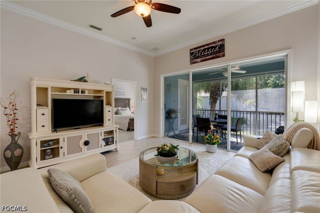 1118 Sweetwater LN 1305, Naples, FL 34110