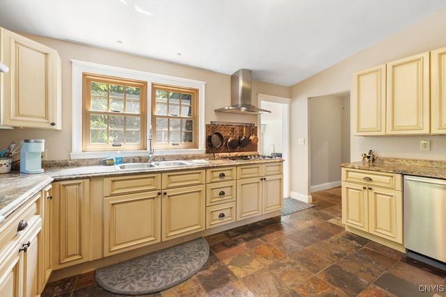 7822 Salt Springs Road, Manlius, NY 13066