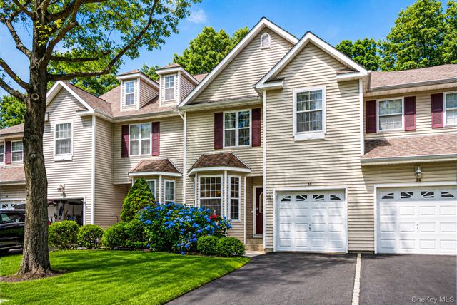 38 Avery Court, Nesconset, NY 11767