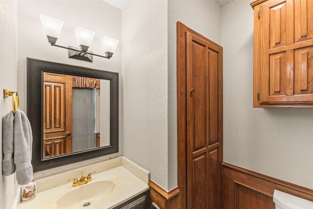 1190 Whispering Oaks Drive, Desoto, TX 75115
