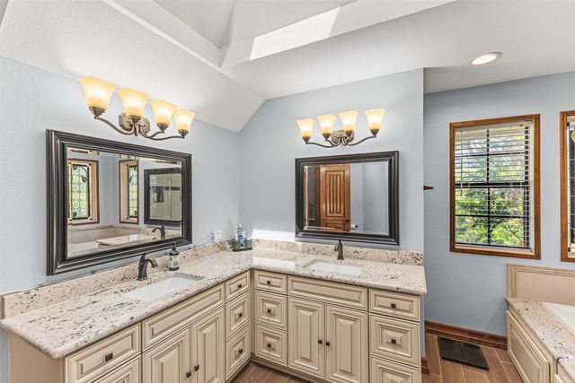 1190 Whispering Oaks Drive, Desoto, TX 75115