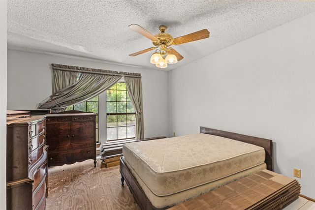 1190 Whispering Oaks Drive, Desoto, TX 75115