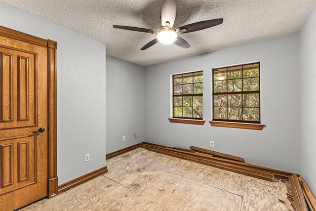 1190 Whispering Oaks Drive, Desoto, TX 75115