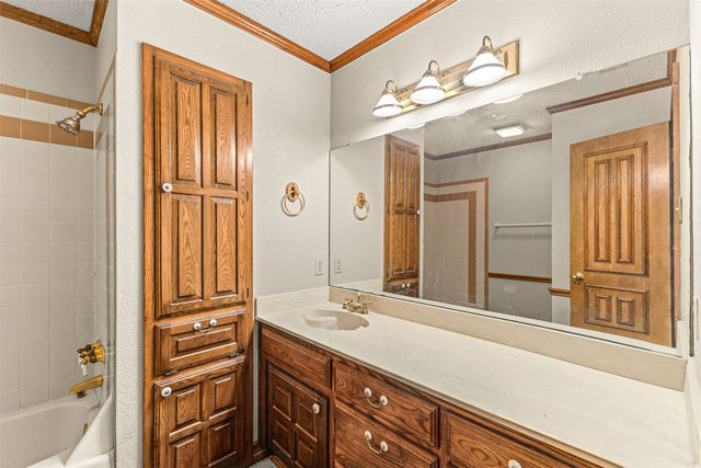 1190 Whispering Oaks Drive, Desoto, TX 75115