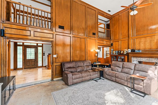 1190 Whispering Oaks Drive, Desoto, TX 75115